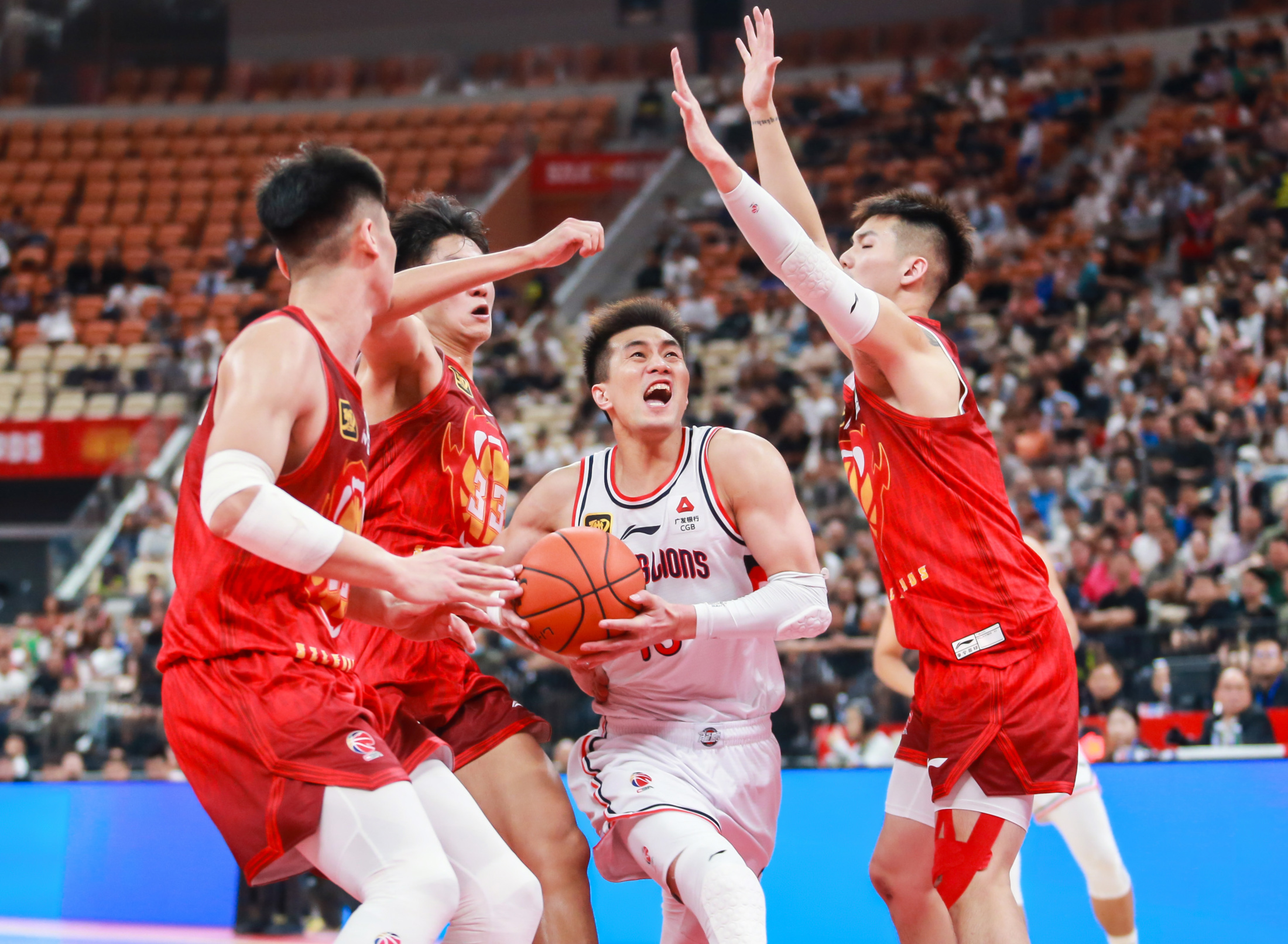 集结日突围战来临；广厦男篮围绕欧篮联刷新队史纪录；球迷炸锅；控场能力受关注(CBA广厦男篮最新消息)